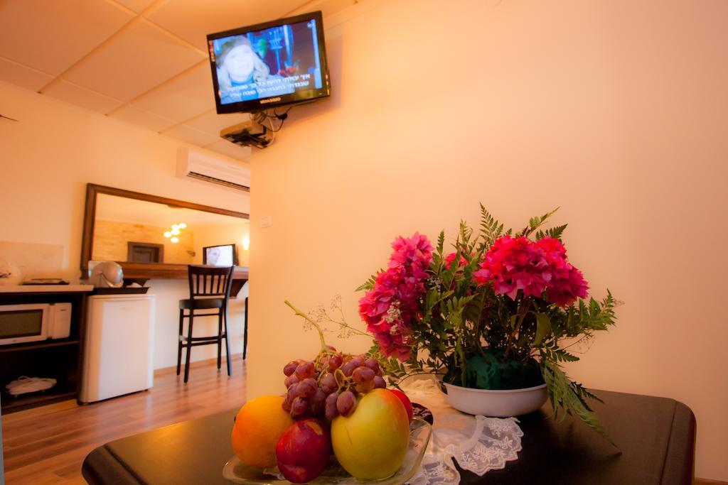 Shmulik'S Resort Couples Or Families Only Had Nes Room photo